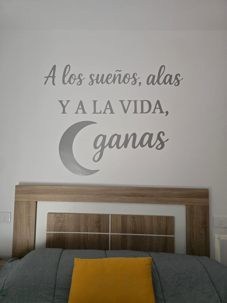 adaysnt's tweet image. "A los sueños, alas y a la vida ganas" 🌑