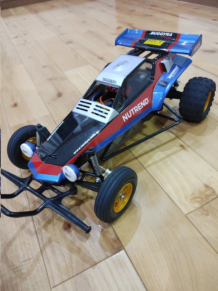 RC_5105's tweet photo. 動かすだけで当時の記憶がよみがえってきて、懐かしい気持ちで満たされます😌
癒されますなぁ✨

#タミヤ　#ホーネット　#ブロックヘッドカラー https://t.co/9Io6jOgi4n