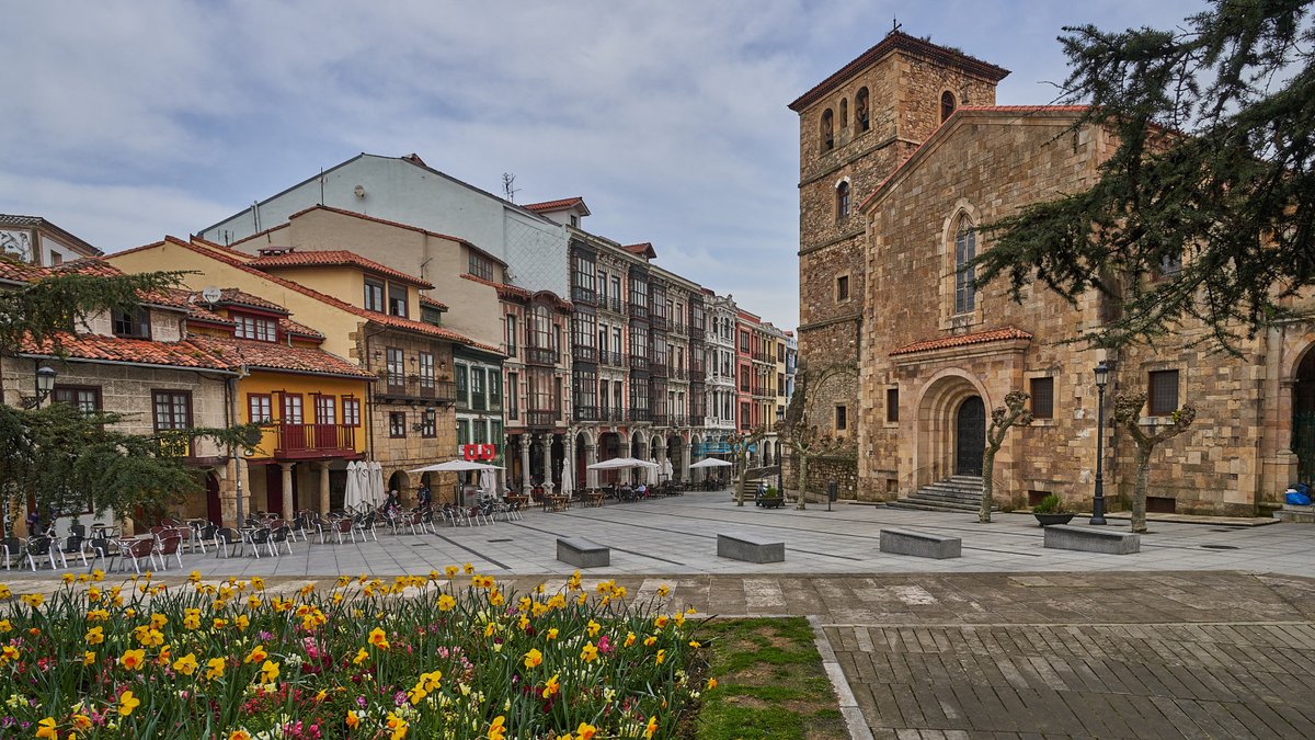 Autumn in #Asturias paints a perfect picture! 🍂 From Oviedo's golden streets to Cangas de Onís' mountains, Gijón's coast to Avilés' charm, each tells its own story. Autumn at its finest.

👉 travelspain.info/4ne9vKa

#VisitSpain #ThinkyouknowSpain #SpainUrban @turismoasturias