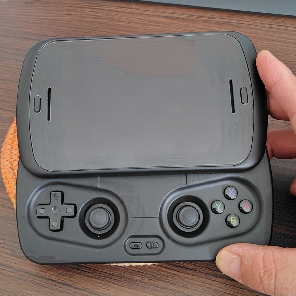sirahtama's tweet photo. 我がゲームライフに #RGslide 導入
結果快適にゲーム出来て幸せです。
アンドロイドでPS2が快適に遊べる時代が来たんやなって https://t.co/XayiTc5lE4