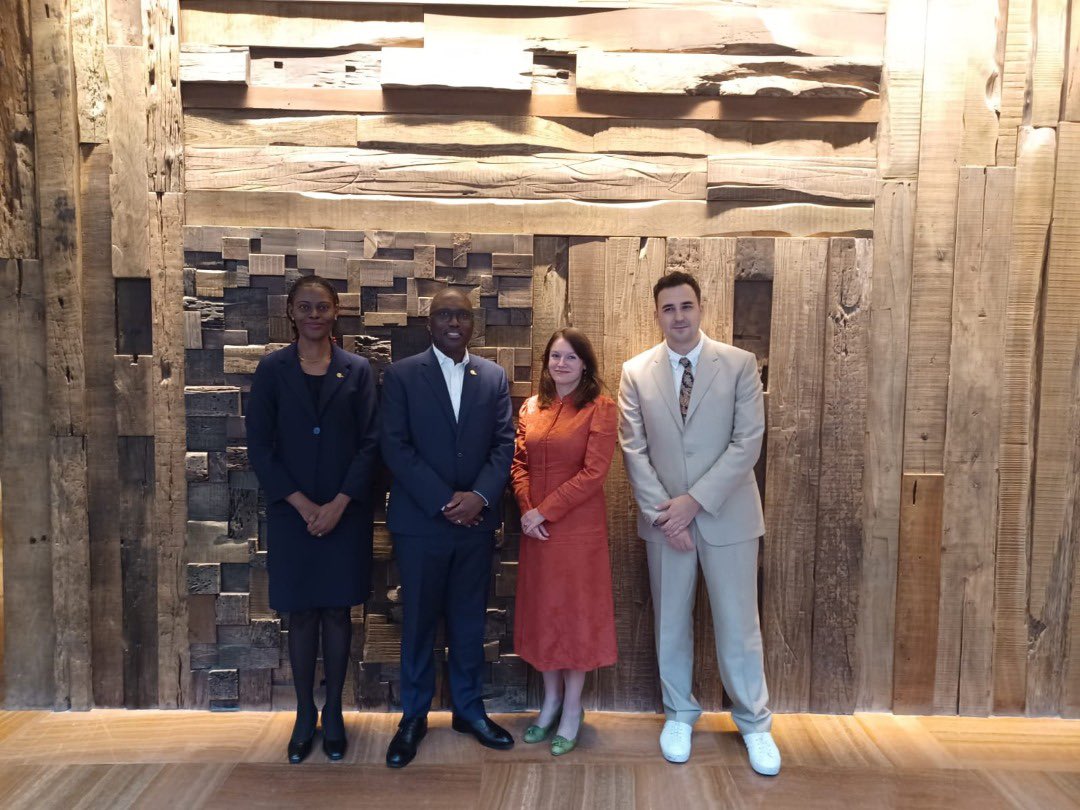 📍 Singapore | #IFRROWorldCongress 2025
On the sidelines this week, I held productive bilateral meetings with <a href="/WIPO/">World Intellectual Property Organization (WIPO)</a>, <a href="/IFRRO/">IFRRO</a> &amp; <a href="/IntAuthors/">International Authors Forum</a> to advance <a href="/_ARIPO/">ARIPO</a>’s work across our Member States. 

🏛️ <a href="/WIPO/">World Intellectual Property Organization (WIPO)</a> (DDG Ms. Sylvie Forbin): I thanked her for the successful Copyright &amp; Related