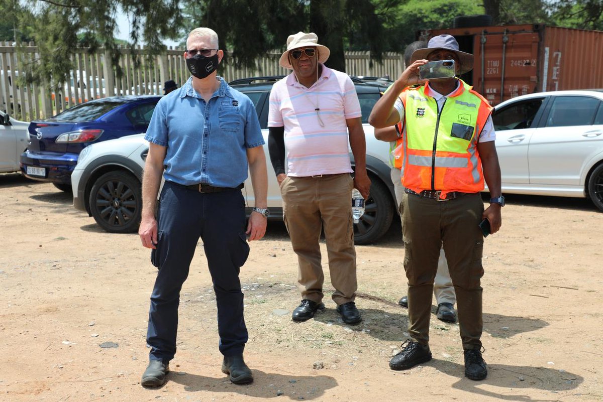 TheeEwanBotha's tweet image. Partnerships that deliver!

This was a joint operation led by @GPEnvironment, in partnership with:
👮‍♂️ Douglasdale @SAPoliceService
🏙️ @CityofJoburgZA
🧯 @JoburgMPD , @CleanerJoburg amongst others.

Stronger together for a cleaner Gauteng. 💪
#TeamGauteng #PromisesInAction