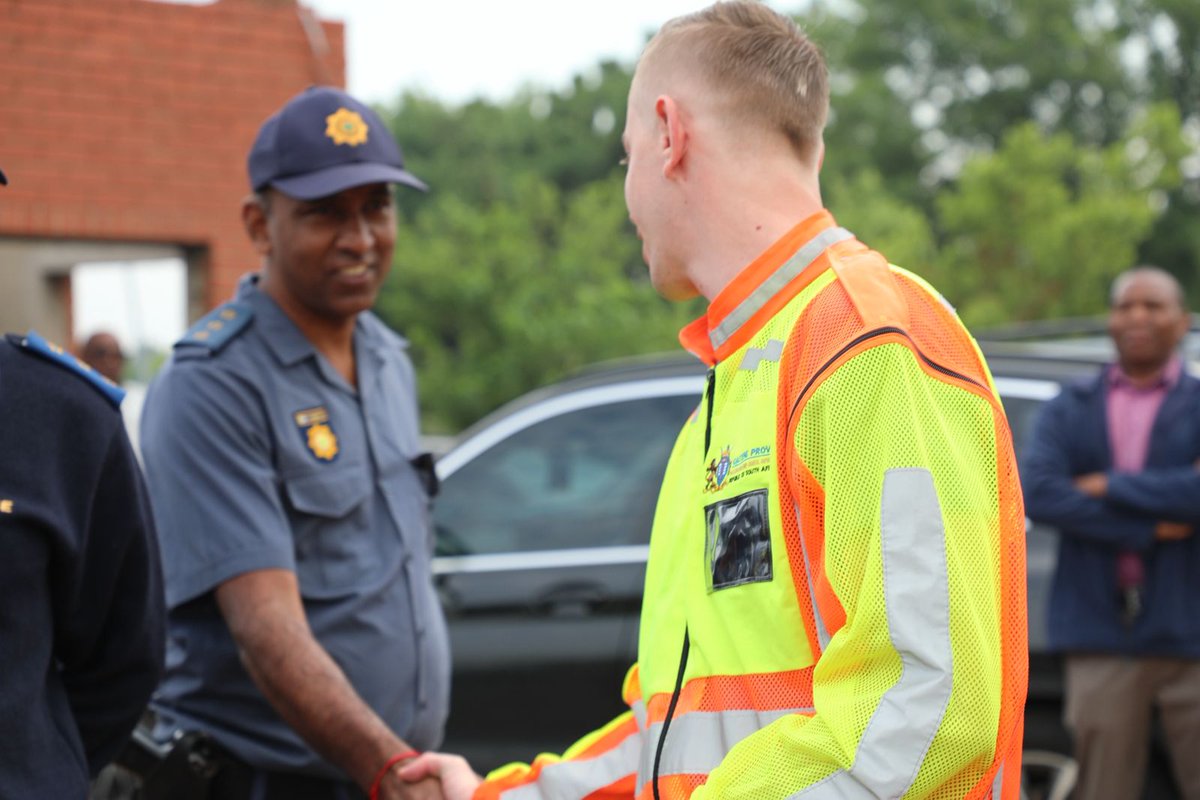 TheeEwanBotha's tweet image. Partnerships that deliver!

This was a joint operation led by @GPEnvironment, in partnership with:
👮‍♂️ Douglasdale @SAPoliceService
🏙️ @CityofJoburgZA
🧯 @JoburgMPD , @CleanerJoburg amongst others.

Stronger together for a cleaner Gauteng. 💪
#TeamGauteng #PromisesInAction