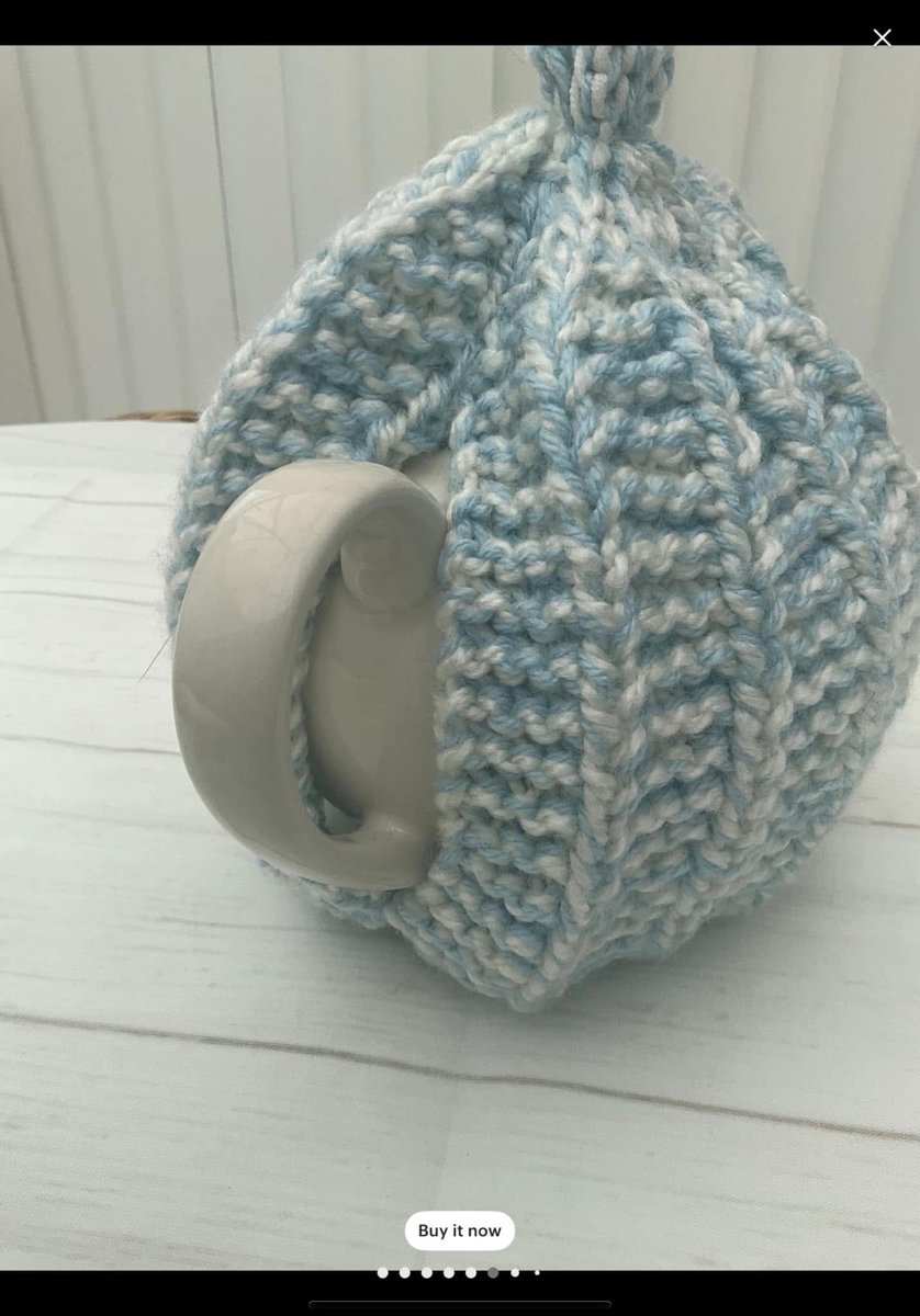 Kelebekstyles1's tweet photo. If this isnβt tea drinking weather, I donβt know when is! I now have added a blue tea cosy to the collection. This one is guaranteed to keep the each cuppa as hot as the very first. Itβs for a medium to large 2 pint pot. https://t.co/OvzD3jz1tF #elevenseshour #UKMaker #uniquegift https://t.co/qkdaaCPwtD