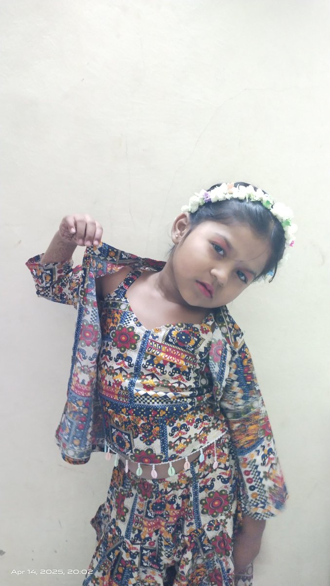 MrVrushal's tweet photo. @iamsrk Sir, this is Trisha. She is 6, fighting Type 1 diabetes every day, but your smile gives her strength. Her dream is to meet you on your birthday. Please bless her with a few minutes of happiness 🙏❤️ #AskSRK https://t.co/WiKQx93DD8