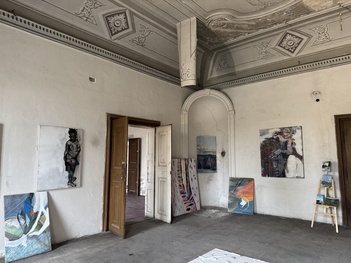 980 let od vzniku si dnes připomene novou výstavou benediktinský klášter v Rajhradě v Památníku písemnictví. Návštěvníka čekají interaktivní prvky a humorné texty. K vidění je i obnovený prostor bývalé prelatury - poslouží jako centrum pro umělecké vzdělávání i výstavní prostor.