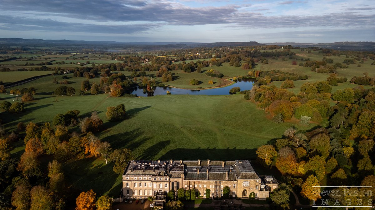 StevenPaston's tweet image. Autumn colours at Petworth Park from the air in October @DJIGlobal @StormHour @ThePhotoHour #mini3pro