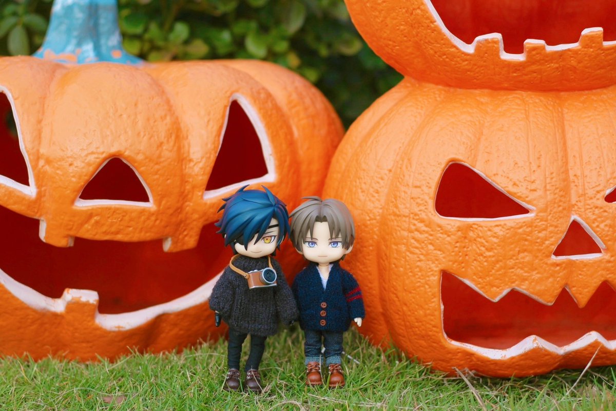 #深夜のねんどろ撮影６０分一本勝負

10/30 はろうぃん (フライング)

大きいジャック・オー・ランタンと🎃
初の2ショットはこの写真でした^^

🍯 👕SU様(<a href="/su_handmade/">SU▷11/16 AK-GARDEN</a> )
      👖 ふくころ様 (<a href="/hukukoro_doll/">ふくころ</a> )
🟣 👕tink-knit★様(<a href="/tinkknit1/">tink-knit★（編みびとTink）</a> )