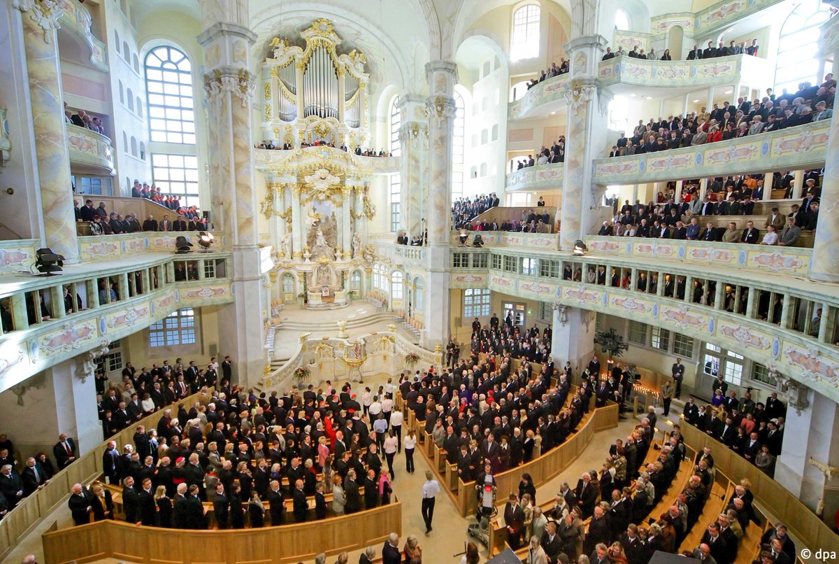 20 years ago today, Dresden's Frauenkirche was reconsecrated after years of reconstruction.

Last Sunday, Coventry's Bishop Sophie Jelley gave a sermon marking 🇬🇧🇩🇪 reconciliation 80 years after the Frauenkirche was destroyed.

Dresden and Coventry have been twinned since 1959.