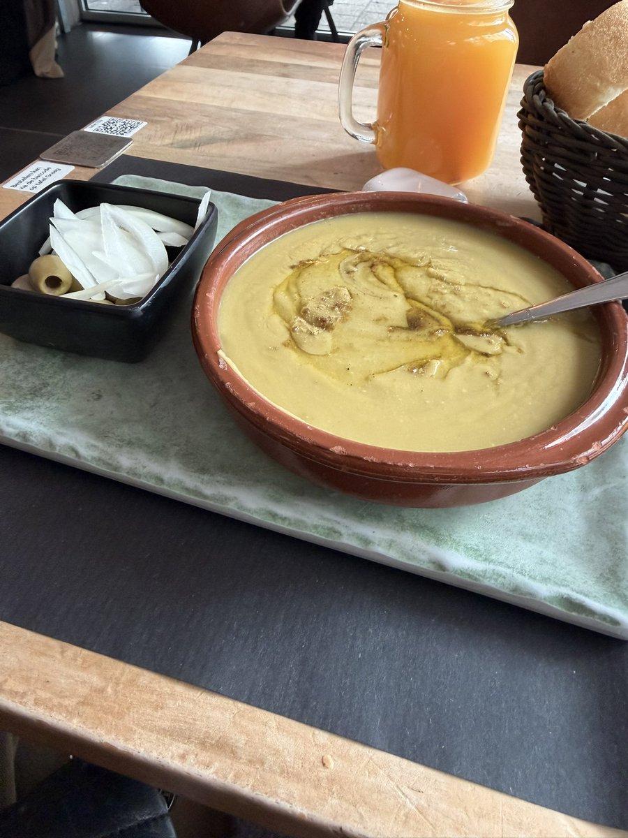NotFound_B's tweet photo. Trop bon 😋 #Bissara #Rotterdam #ryad
2 jours à manger dans des restos marocains, entourée de Marocains. Pas d’explosion, ni de crise identitaire, aucun incident diplomatique, aucune guerre, juste bienveillance, des gens vrais et du ne3ne3. Comme quoi, la oumma existe…sauf sur X https://t.co/1FKw9ggXh1