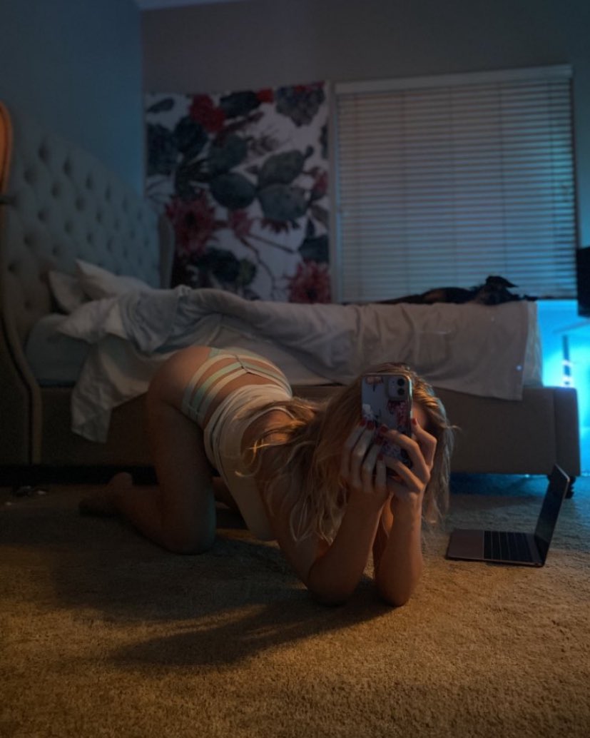 Anitacicus111's tweet photo. Halika🥰 Szextalit vállalok aki szeretne írjon😈👉🏻👌🏻 https://t.co/zjQJEBC6qZ