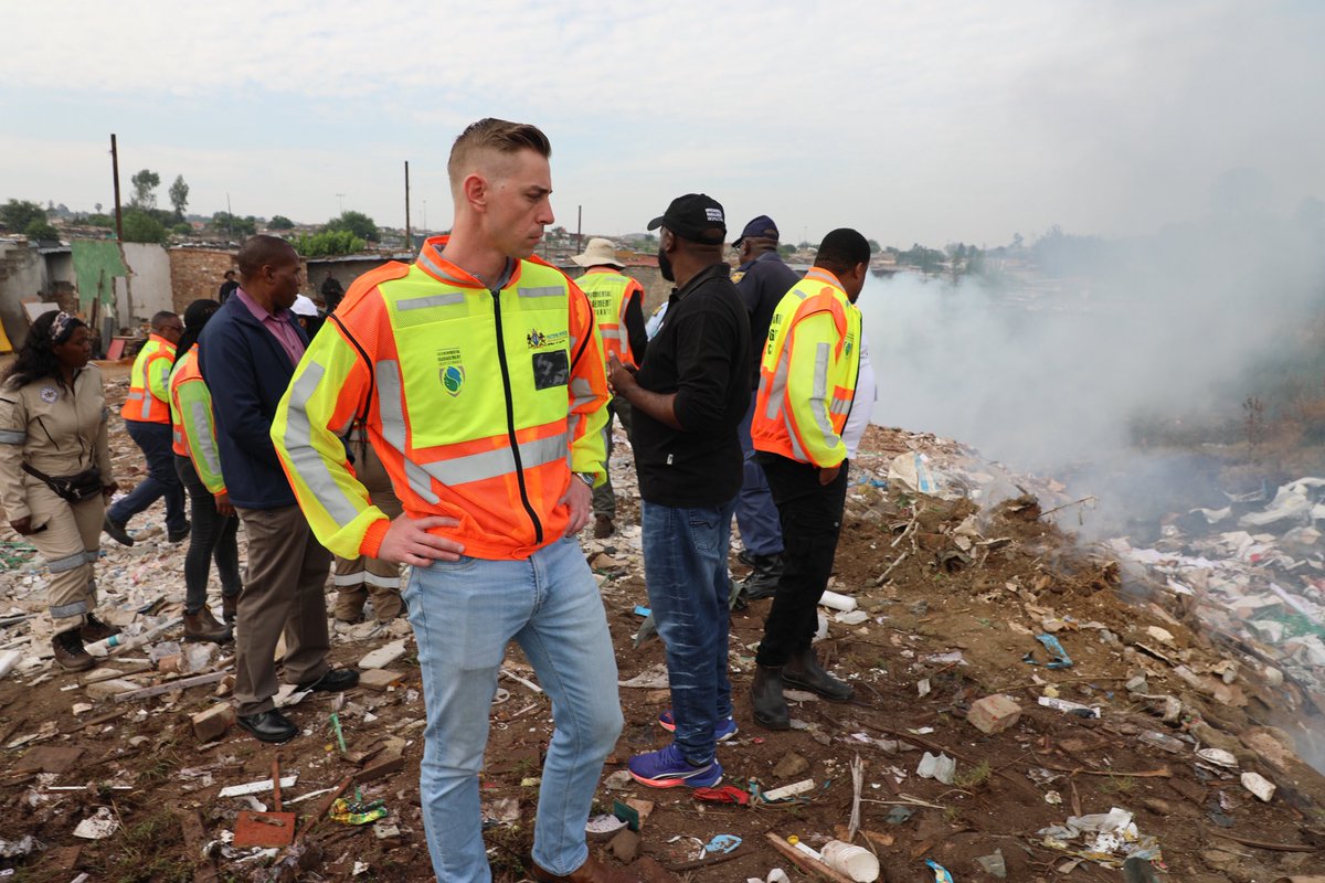 GPEnvironment's tweet image. Community driven Residents of Kya Sands reached out to MEC Botha via social media and email and he listened to their concerns about air pollution, illegal burning &amp;amp; illegal dumping, sparked today’s decisive operation.
#PromisesInAction #CommunityVoice #CleanAir