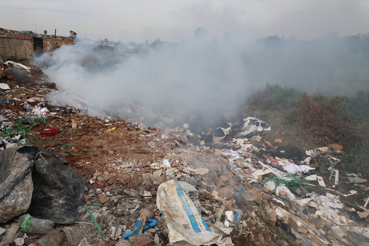 GPEnvironment's tweet image. Community driven Residents of Kya Sands reached out to MEC Botha via social media and email and he listened to their concerns about air pollution, illegal burning &amp;amp; illegal dumping, sparked today’s decisive operation.
#PromisesInAction #CommunityVoice #CleanAir