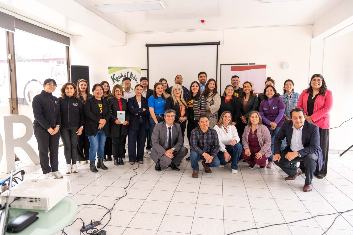 CorfoAntofa's tweet image. 🎉 Estuvimos en la ceremonia de lanzamiento de la nueva Bebida #Altiplánica Probiótica de Rica Rica 🌿✨
Proyecto #InnovaRegión desarrollada por la emprendedora Stephany Stuardo y su empresa Kenko Vida 🌱.
#Emprendimiento #KenkoVida  #BebidaProbiótica #Antofagasta