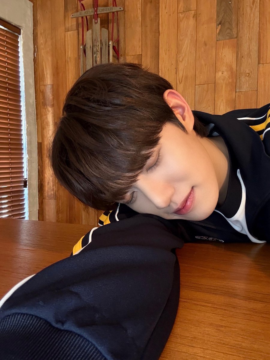 thewind_twt's tweet photo. [#타나톤] 더윈드 데뷔 900일입니다rr 🎉
늘 빛나게 해주는 우리 사랑스러운 위즈👈🏻
넘넘 고마엉🤍🤍🤍🤍🤍🤍🤍🤍 https://t.co/rj3922aPbC