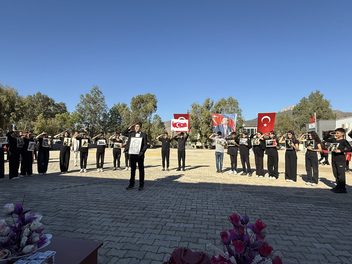 HilalUlupnar3's tweet photo. Okulumuzda 29 Ekim Cumhuriyet Bayramı coşkuyla kutlandı🎊 https://t.co/8R8J7f4Win