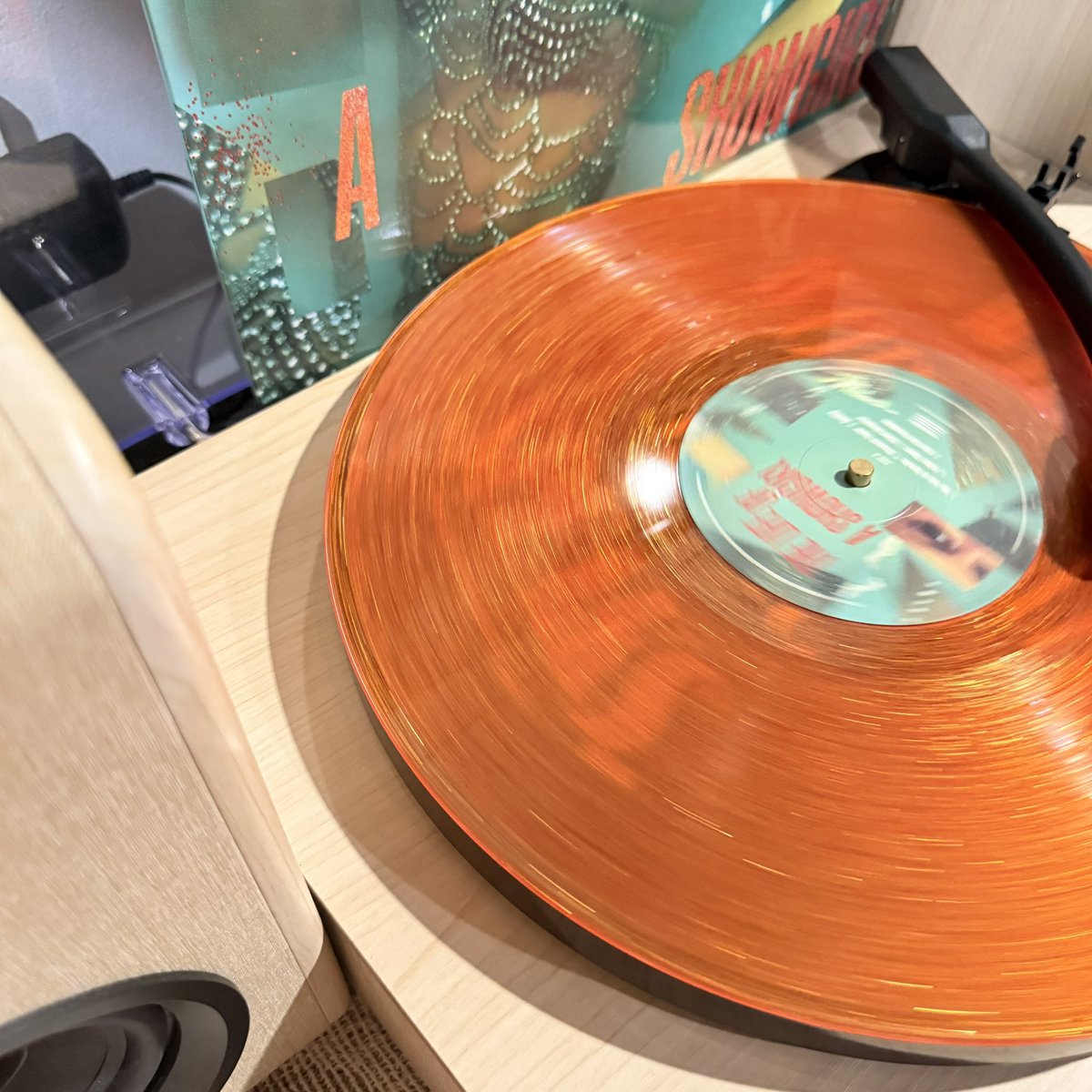 ไม่คิดว่าบั้มนี้จะทำให้หยุดฟังไม่ได้ขนาดนี้ ปล่อยมาจะครบเดือนละ ยัง on repeat อยู่เลย