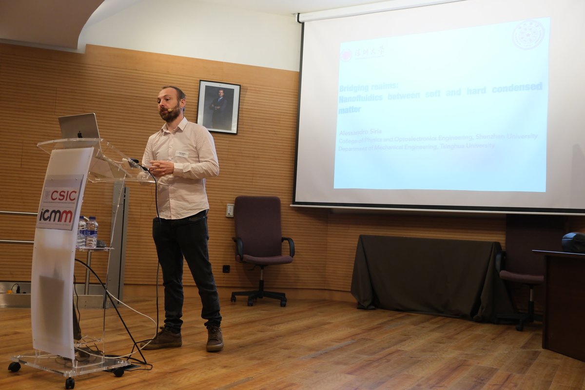 icmm_csic's tweet image. 📷 Second Lecture in Materials Science for the academic year 25/26  
🗣️Yesterday we enjoyed the talk 'Bridging realms: synergistic nanofluidics between soft and hard condensed matter', by Alessandro Siria
🤗Thank you for your visit! 
#icmmlife #materialscience