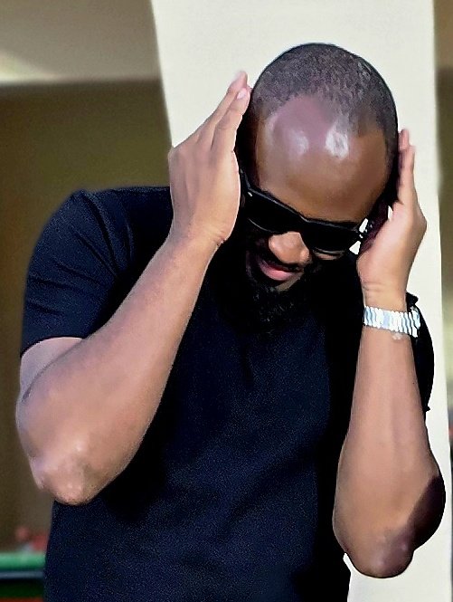 Haha nlikuambia now this is the Liverpool we grew up watching, losing  every week n no one cared, juu hamjawai kua na aura bana 😂🤦🏾