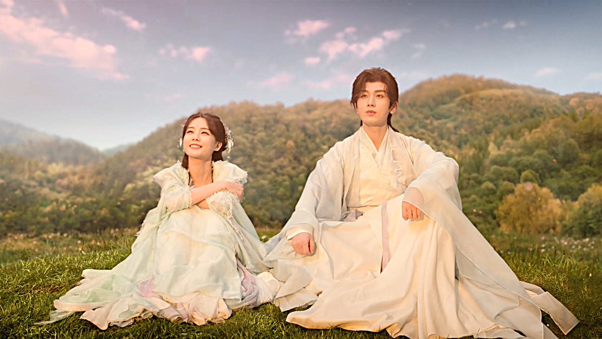 sunmilkeb's tweet photo. bathed in the golden sunset, the two sat together in matching blue robes, surrounded by gentle hills 

────hǎo làngmàn ⭒₊ ⊹📷🧡🌇₊ ⊹⭒

#SwordAndBeloved #天地剑心 #ChengYi #LiYiTong #FuGui #QingTong https://t.co/bdc1IA43Fq