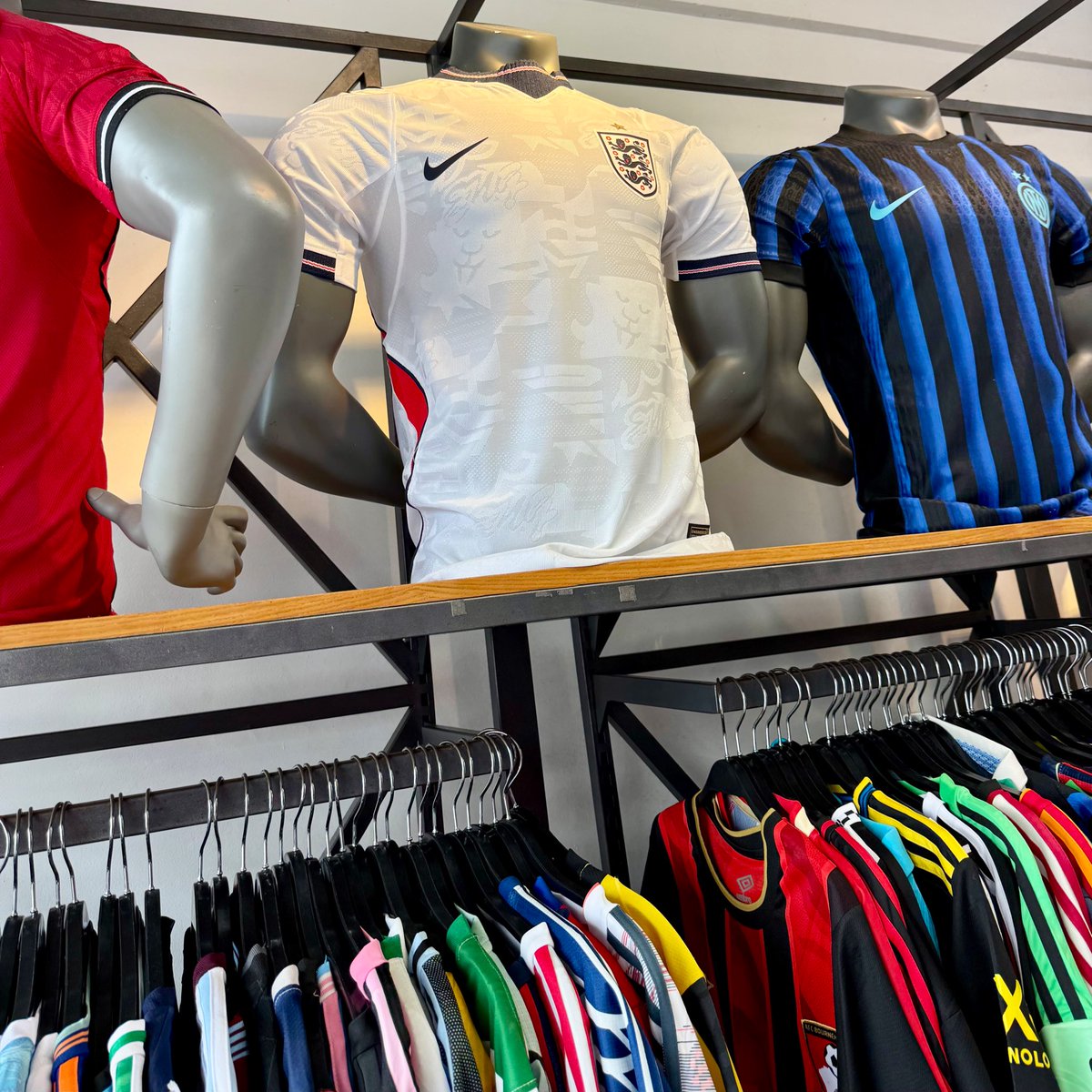 Spotted the new England shirt for sale in Bangkok today 😂 A fake produced off leaked images, have to respect the hustle. Won’t be out until next year Some very impressive fakes throughout the shops