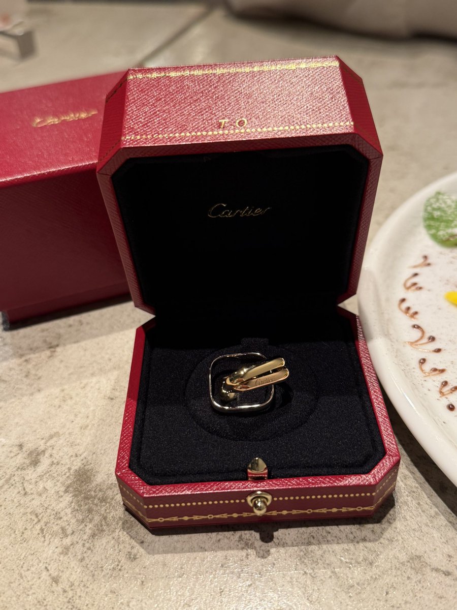 TO_TETSUYA's tweet image. 32歳になりました！！！
この1年は結構頑張ったのではないかと個人的に思ってますが、いかんせん無理が効かなくなってきました！オールきつい！

この1年はたくさん寝たいと思います！！！
ワーク！ライフ！バランス！！！

あとこのトラックなに！？！？笑
ありがとう！！！！！