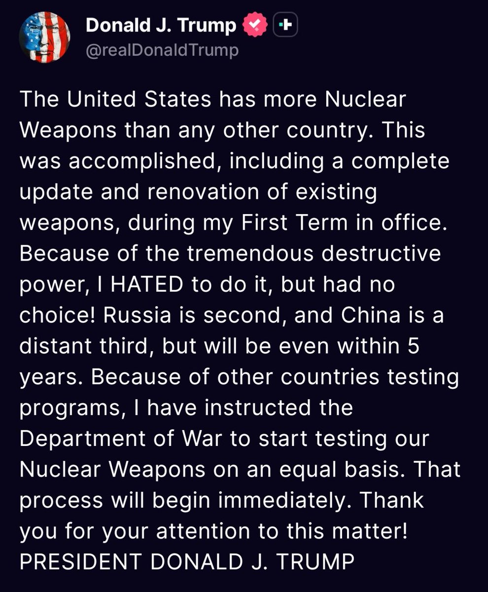 HFayet's tweet image. Cette nuit, avant sa rencontre avec Xi Jinping, Trump a annoncé qu&apos;il avait demandé au Department of War de &quot;tester les armes nucléaires&quot; américaines face aux progrès des arsenaux 🇷🇺 et 🇨🇳.
Va-t-on voir un champignon dans le désert 🇺🇸 ? Non, et je vous explique pourquoi 🧶