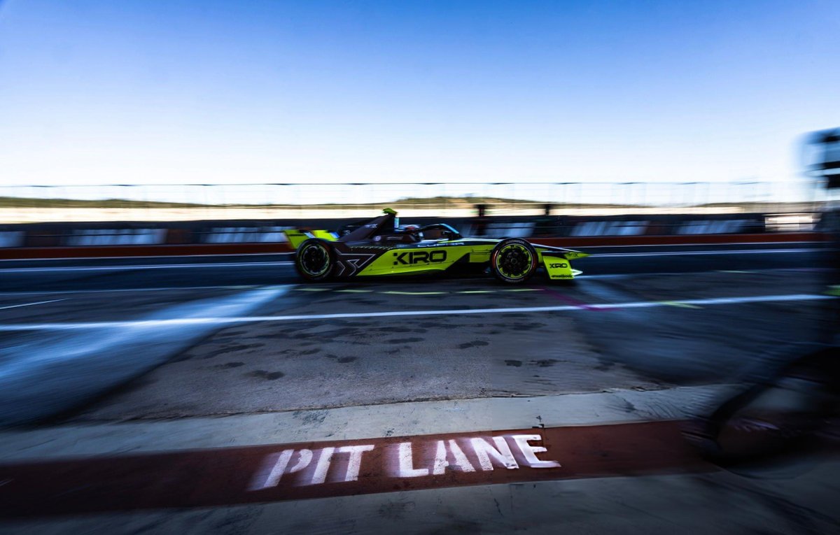 PMartiUpdates's tweet image. 📷🇬🇧| If you blink, you&apos;ll miss him 👀

📷🇪🇸| Si parpadeas, te lo pierdes 👀

©️ Alex Bierens de Haan, Andrew Ferraro &amp;amp; Simon Galloway

#FormulaE #FETesting #CupraKiro #PepeMarti