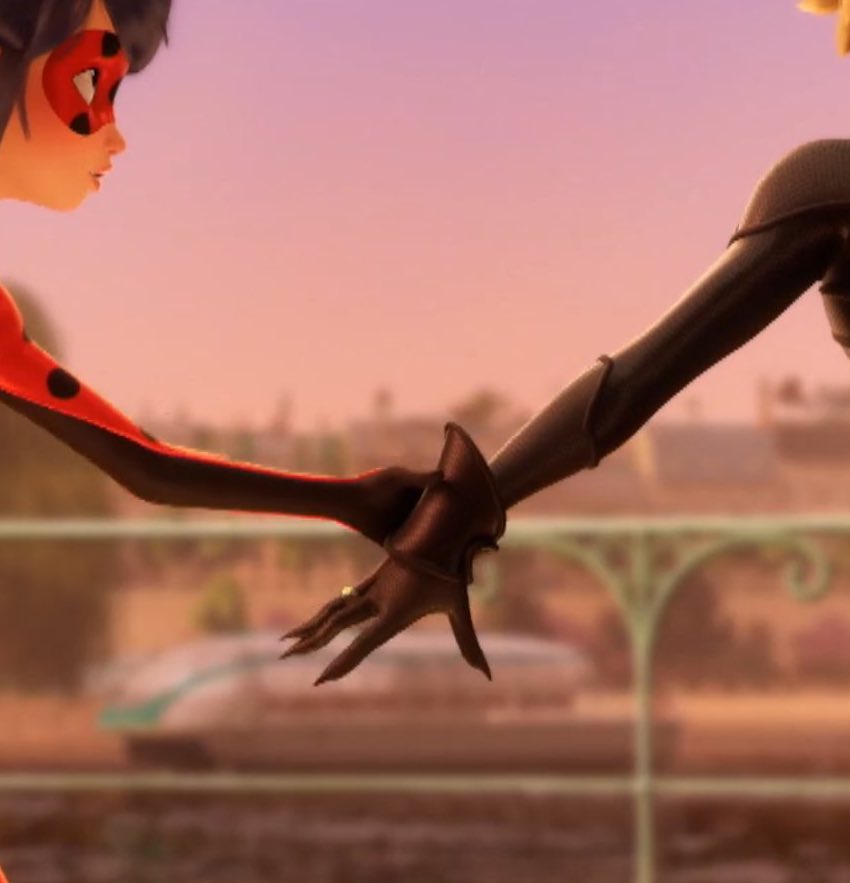 나는 얘들이 손 잡는 게 좋음..
근데 그냥 잡는 게 아니라 급하게 잡는 그런 거
이런 느낌이 긍정적인 무언가를 나에게 선사해줌..