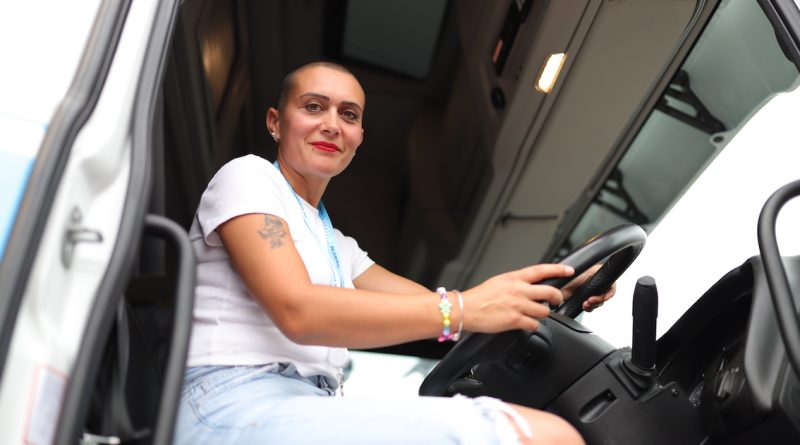 Novologistica.com (@novologistica) on Twitter photo Oti Cabadas deja un legado imborrable en el transporte por carretera
<a href="/astic1960/">ASTIC</a> 
👉cutt.ly/Vr76x6xu
#Carretera #Transporte Oti Cabadas deja un legado imborrable en el transporte por carretera
<a href="/astic1960/">ASTIC</a> 
👉cutt.ly/Vr76x6xu
#Carretera #Transporte