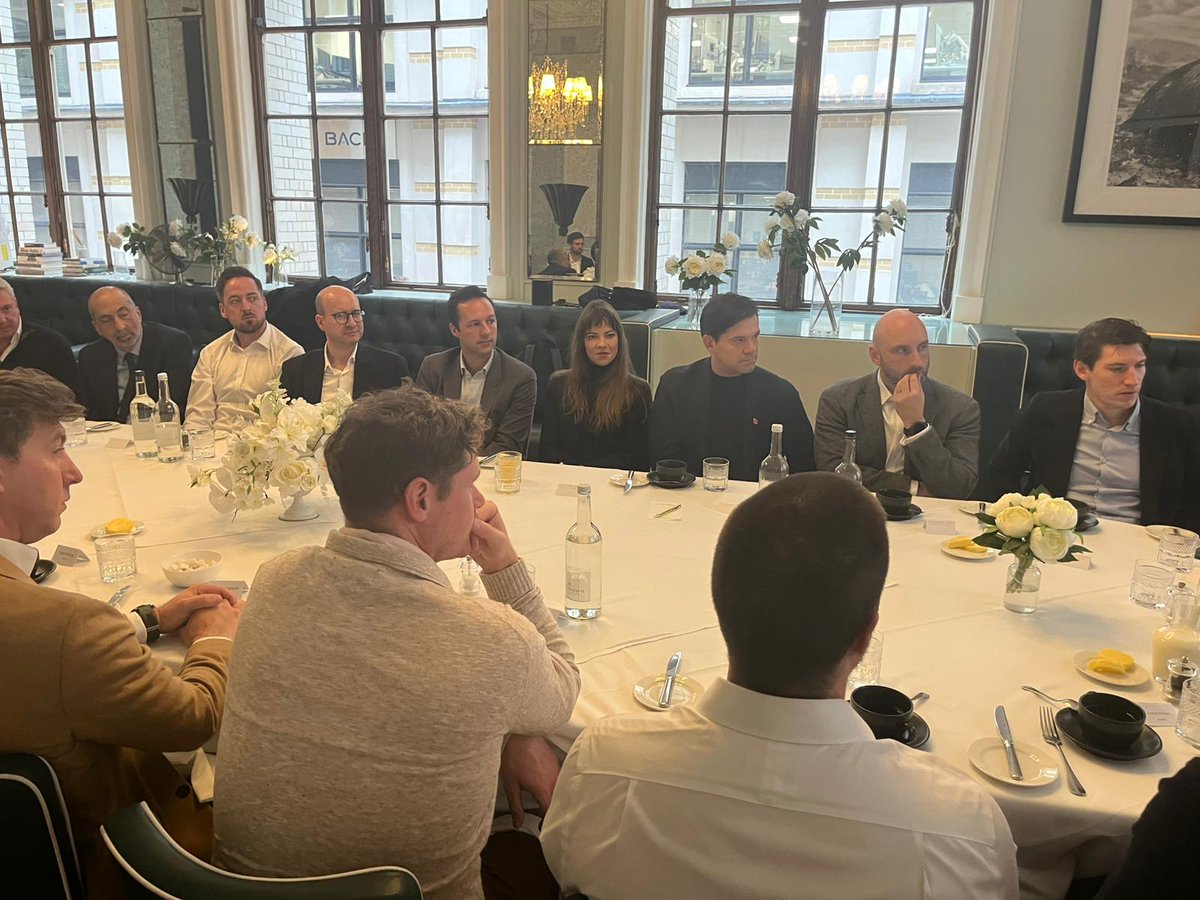 Ackroyd Lowrie tweet media