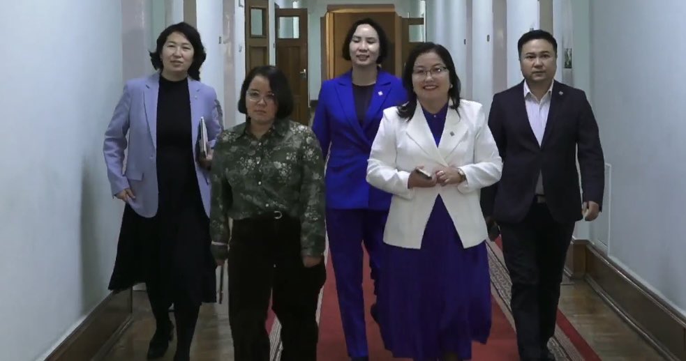 таарсан таван тэнэг