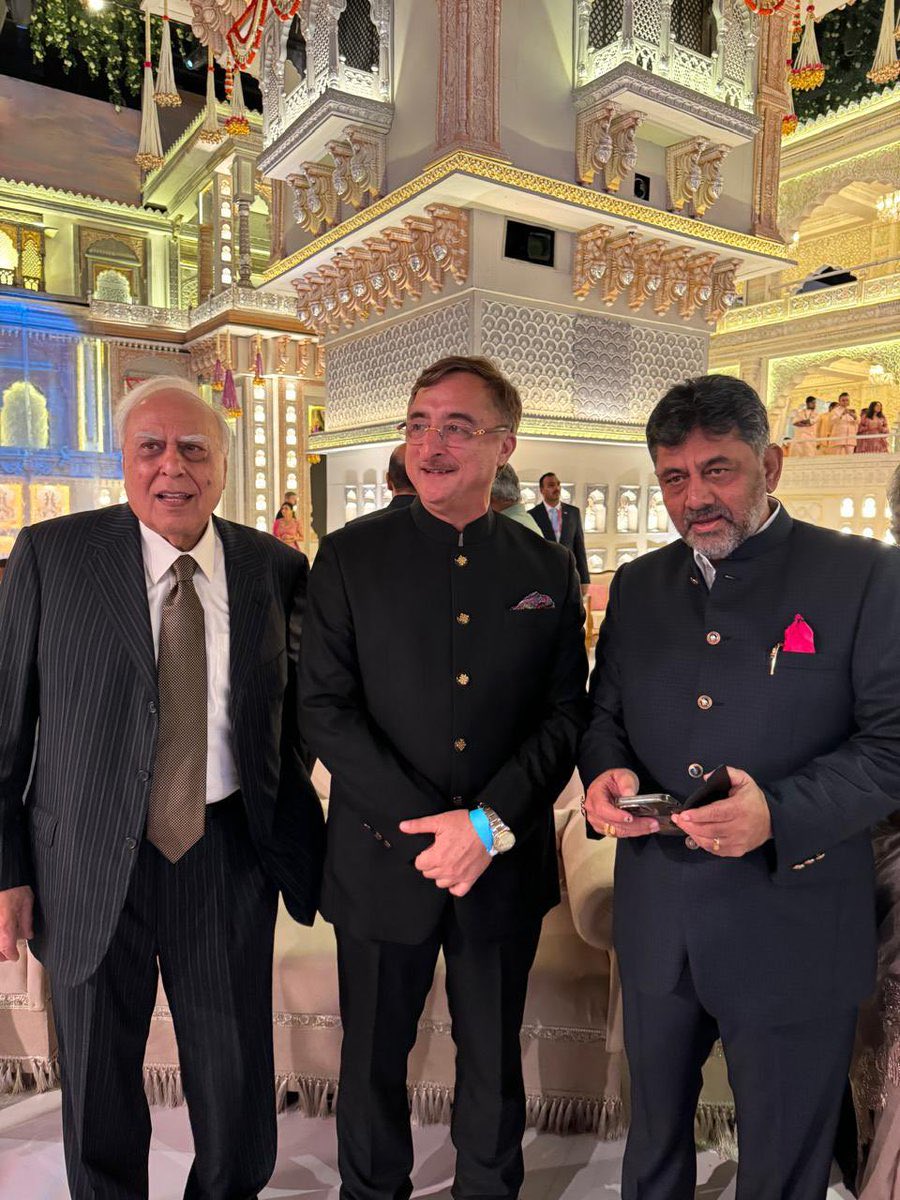 MrSinha_'s tweet image. Hey @rahulgandhi, found one more pic of PM Modi along with HM Shah &amp;amp; Nadda ji attending Ambani&apos;s wedding.