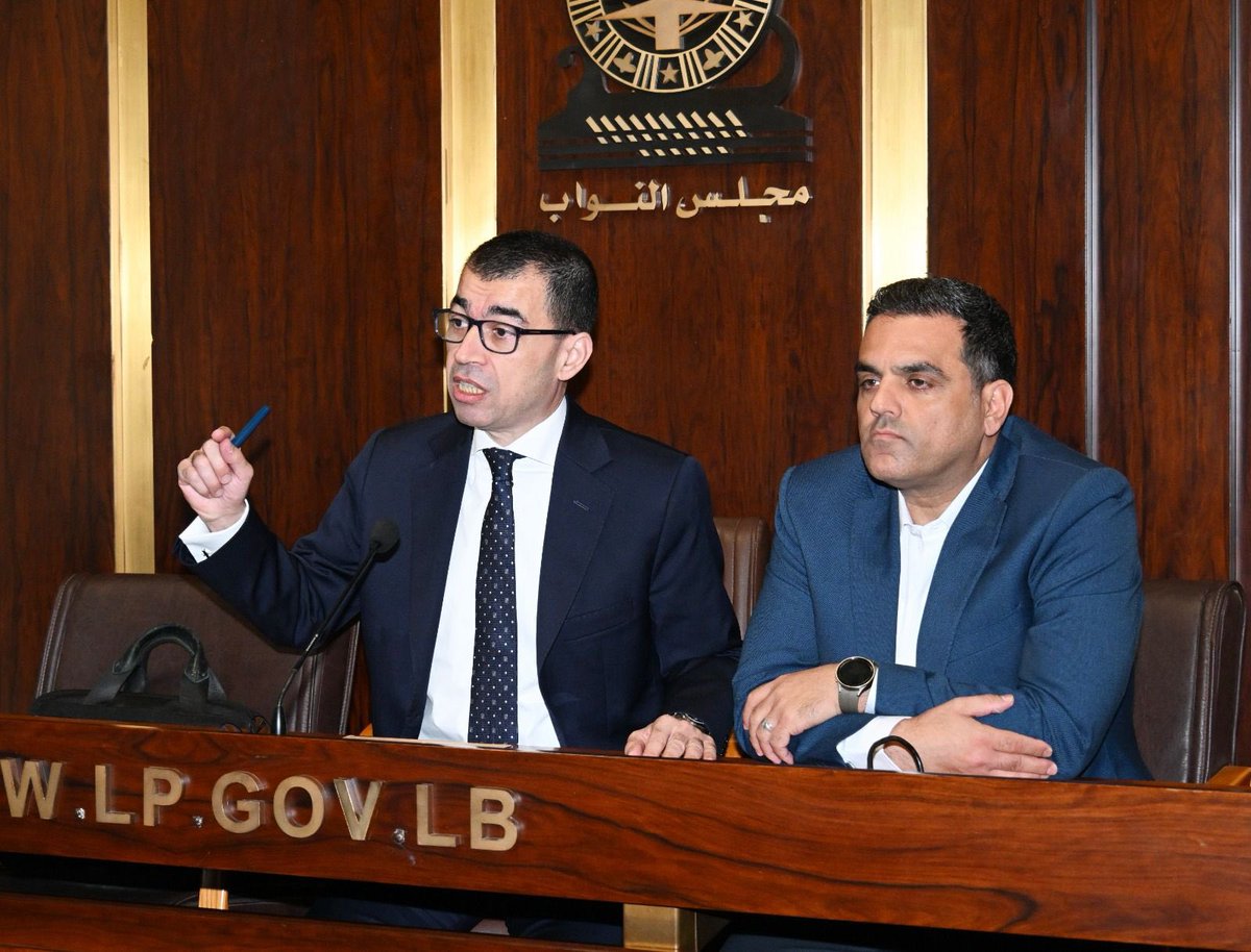 اعلنا اليوم عن تقديم ثلاثة اسئلة نيابية للحكومة بالموضوع المالي: 
١- دين ال١٦.٥ مليار دولار للمصرف المركزي بذمة الدولة 
٢- ٤٥ عملية بين optimum ومصرف لبنان 
٣- قانونية الكفالة لصالح رياض سلامه