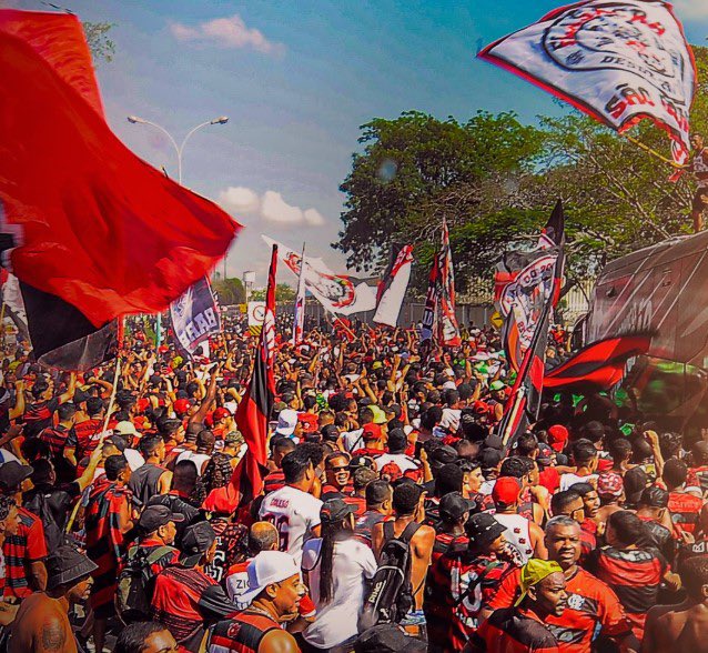 Flazone_'s tweet photo. Um mês para planejar o maior AEROFLA da história.

Um ato de amor que nós começamos e aos poucos vai se tornando tradição na nossa torcida.

Quem não for pra Lima já sabe, todos os caminhos te levam ao Aeroporto Internacional do Galeão para apoiar o time! ✈️🧨🔴⚫️ https://t.co/xy9rn5PHWF