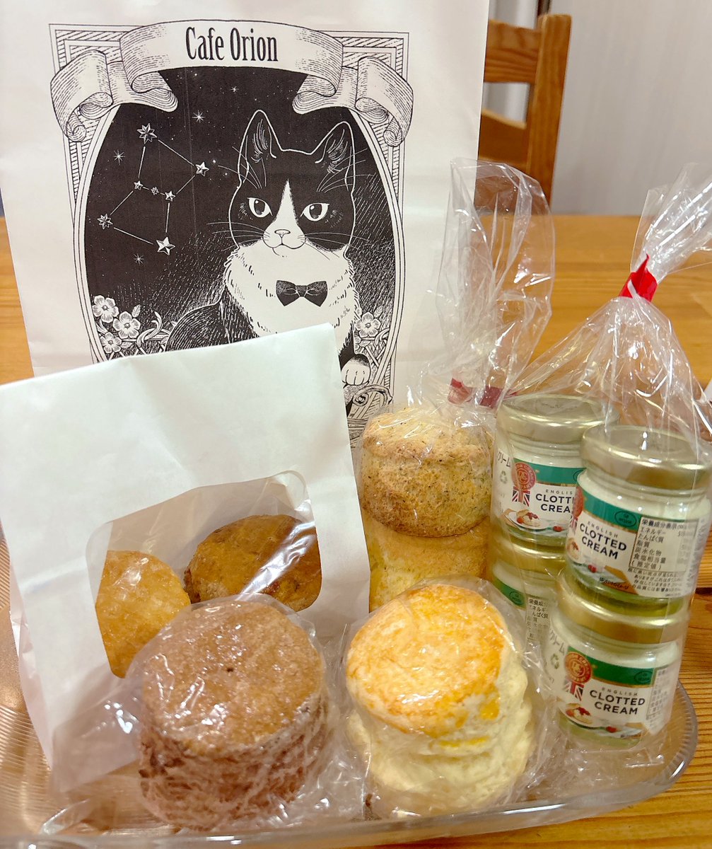 英国展の購入品！カフェオリオンとブリティッシュプディングとスリーティアーズのスコーン！どれも日本の店🥹🥹🥹🥹でもスリーティアーズはマジで美味しいから……
あと小分けのクロテッドクリーム助かる！！