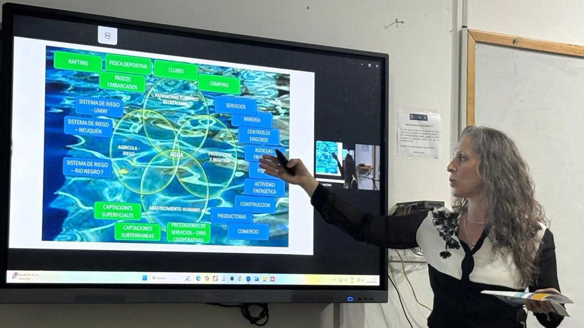 FORMACIÓN DOCENTE PARA FORTALECER LA EDUCACIÓN AMBIENTAL 📣

👉Río Negro impulsa junto a Neuquén y la Universidad Nacional del Comahue un espacio de formación permanente sobre agua, ambiente y cambio climático.

📲+Info: tinyurl.com/24kt2zwa.