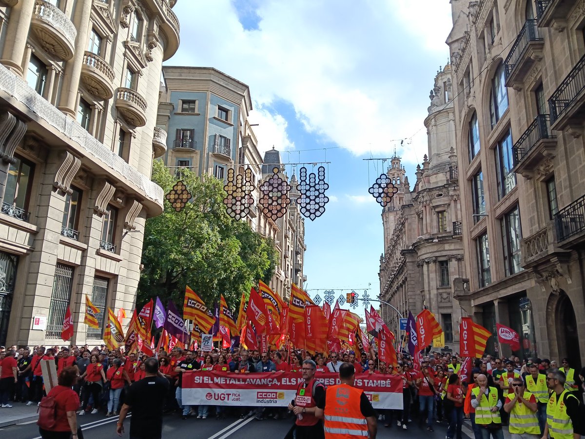 Juanky14Abril's tweet photo. Metall en Lluita
Avui els carrers de Barcelona tremolen per una reivindicació de drets laborals dignes al #Metall #barcelonaprotest https://t.co/cbtgFtKmah