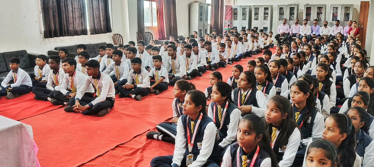 66वीं वाहिनी #SSB  के कमांडेंट श्री जगदीश प्रसाद धाबाई,ने केनफ़ाउंट एकेडमी सीनियर सेकेंड्री स्कूल रुद्रपुर शिवनाथ, कोल्हुई बाजार में छात्र/छात्राओं के साथ , साईबर सुरक्षा, मोटिवेशन, शारीरिक स्वास्थ्य इत्यादि विषयों पर चर्चा किया गया।
<a href="/SSB_INDIA/">Sashastra Seema Bal</a> 
<a href="/SSBFTRLUCKNOW/">SSB FTR LUCKNOW</a> 
<a href="/SSBSHQGKP/">SHQ SSB Gorakhpur</a>