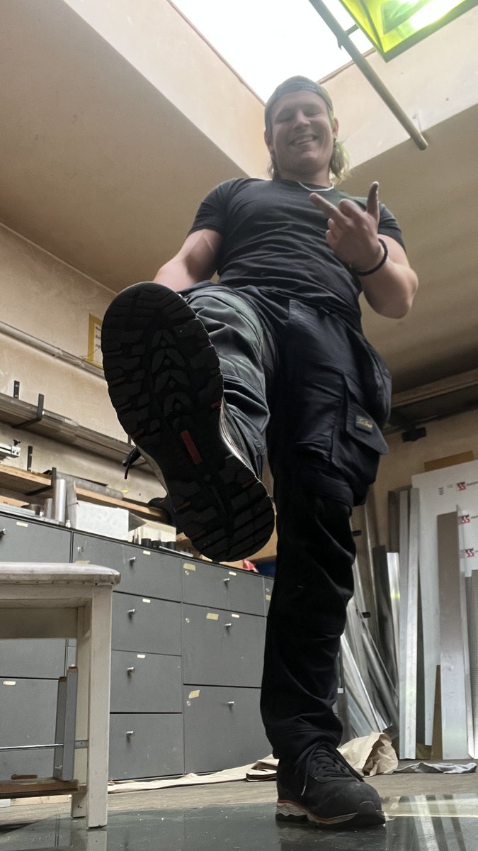 MuscleGodLuka's tweet photo. Imagine owning a metalworking company, hiring me as an apprentice, only for me to see what a weak little beta you are and taking over your company. 🤣

Is your clit twitching? Good. Start $ending.🤑

#findom #cashmaster #humanATM #walletdrain #musclegod #malefeet #footworship #dom #geldherr #zahlsklave #paypig #musclemaster #muscleworship