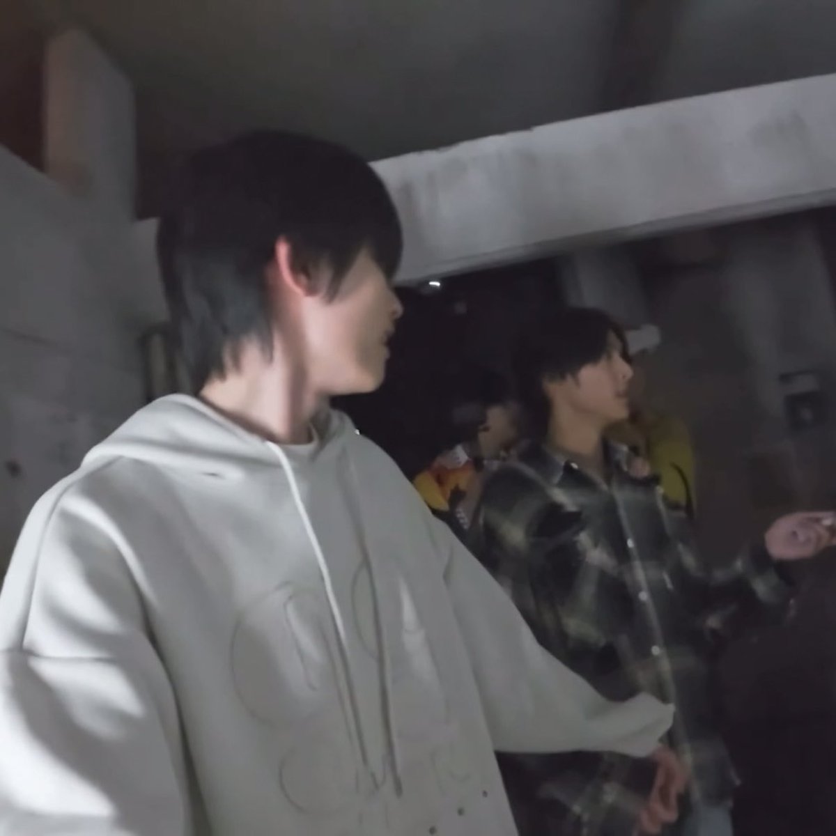 1 คนกลัว
1 คนยิ้ม
9906 คนฟิน