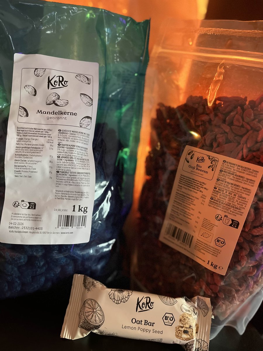 #Werbung 
Zur Winterzeit das Geilste überhaupt, gebrannte Mandeln. Gojibeeren wollte ich auch immer mal probieren &amp; die Riegel carrien mich durchs Homeoffice - lieb den mit Lemon Geschmack😊 

Checkts hier aus: hier.gg/SnowSnacktKoRo &amp; mit Code "Snowryo" gibts 5% Rabatt