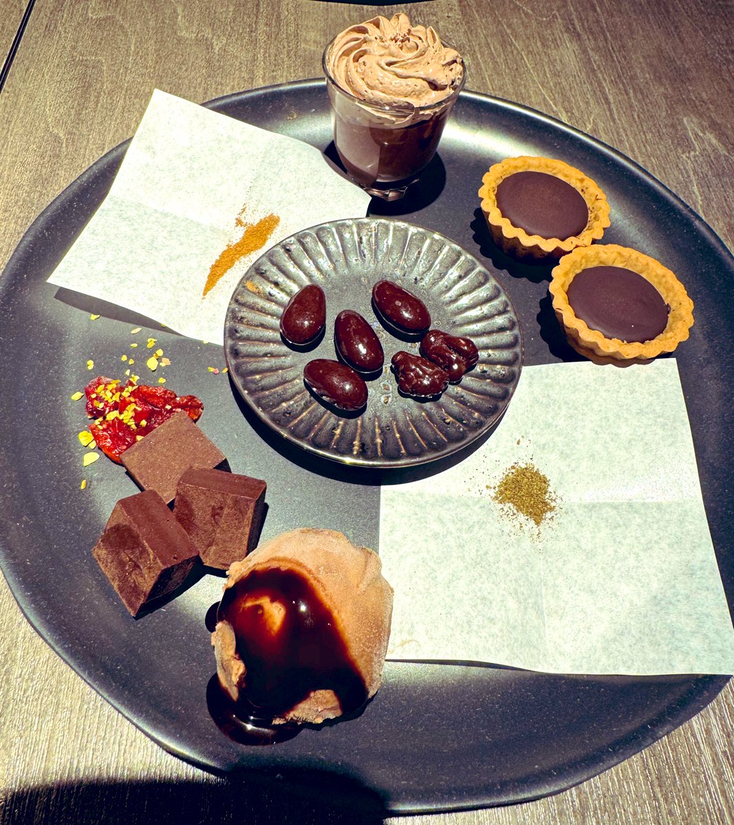 kenji__akabane's tweet image. 『薬屋のひとりごと』調合茶房コラボカフェに馬閃役の橘龍丸君とお邪魔させて頂きました。どれも美味しかった…!満足。ご興味ある方ぜひ🍃#薬屋のひとりごと