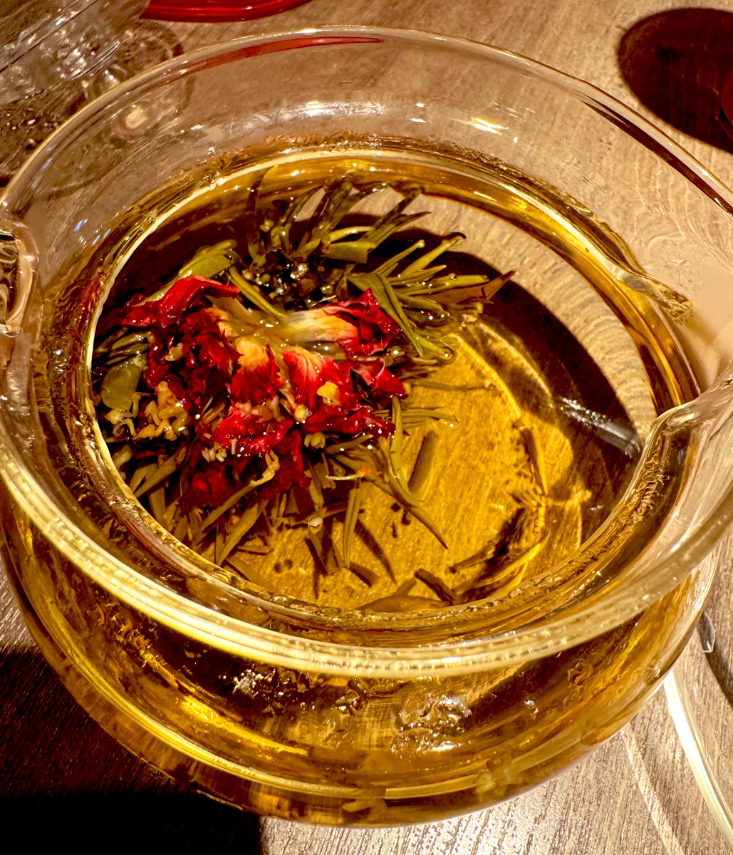 kenji__akabane's tweet image. 『薬屋のひとりごと』調合茶房コラボカフェに馬閃役の橘龍丸君とお邪魔させて頂きました。どれも美味しかった…!満足。ご興味ある方ぜひ🍃#薬屋のひとりごと