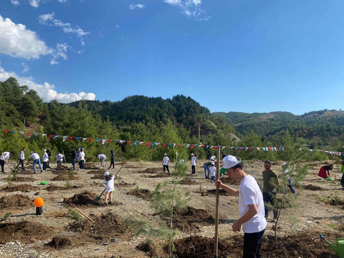 📍 Kahramanmaraş

Devlet himayesindeki çocuklarımız, Cumhuriyetimizin 102. yıldönümünü 102 fidan dikerek kutladı.
11 Kasım Milli Ağaçlandırma Günü yaklaşırken geleceğe nefes oldular. 💚

#GeleceğeNefes 🌳🇹🇷
<a href="/tcailesosyal/">T.C. Aile ve Sosyal Hizmetler Bakanlığı</a>  <a href="/ayildirimkara/">Ayşegül Yıldırım Kara</a>  <a href="/kmarasash/">Kahramanmaraş Aile ve Sosyal Hizmetler İl Md.</a>