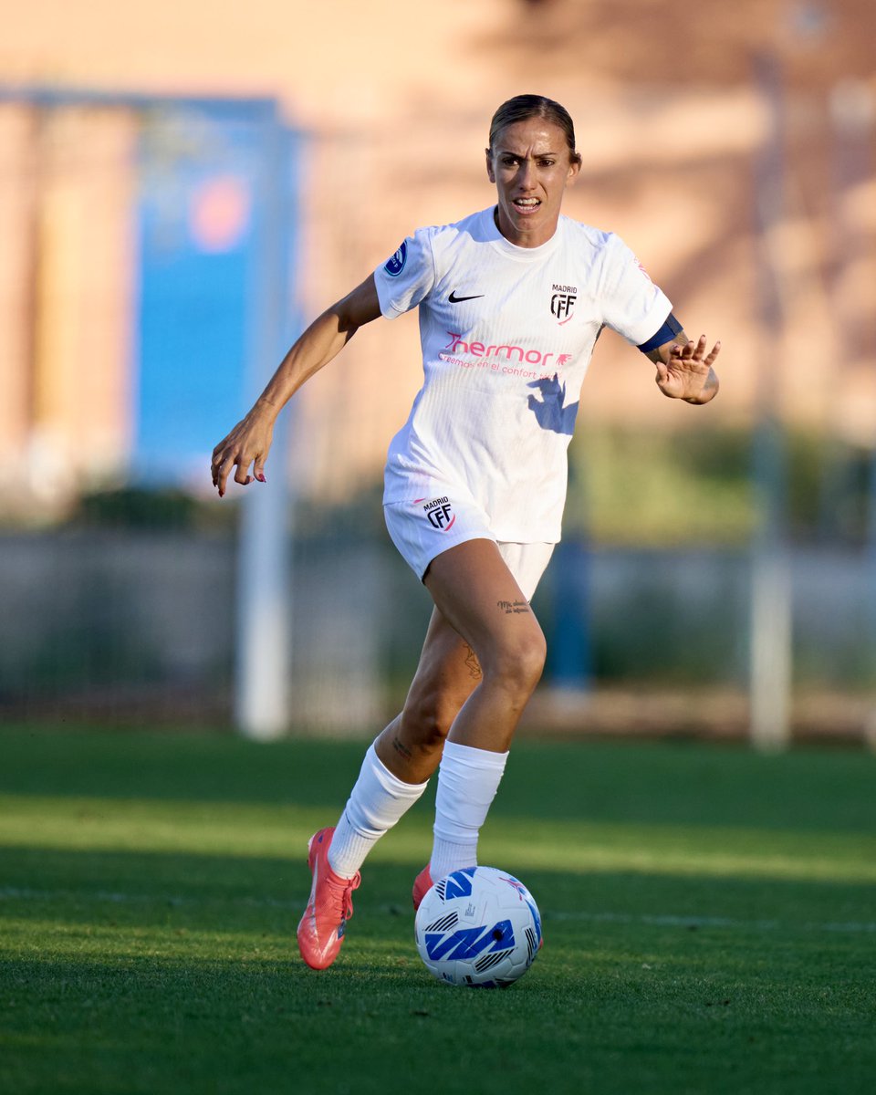 🎙️Ángela Sosa en <a href="/EllasJueganOCR/">Ellas Juegan</a> 

"Me duele el descenso del Betis pero desgraciadamente era la crónica de una muerte anunciada; el club podría haber dado mucho más al femenino" 

ondacero.es/podcast/origin…