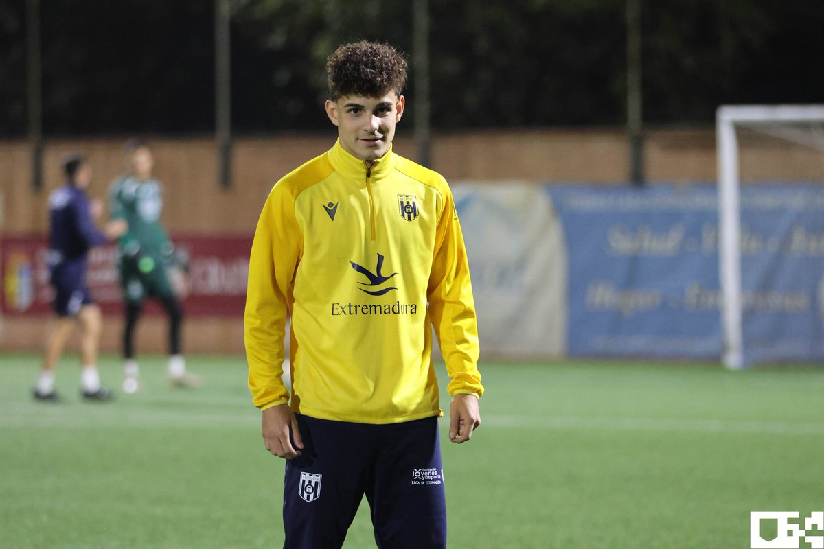 ✅📋 Ayer fue convocado con el primer equipo para su eliminatoria de #CopaDelRey, nuestro jugador del #MéridaPromesas, Samu García 

👏🏼 ¡Enhorabuena, romano! Te lo mereces ⚪️⚫️