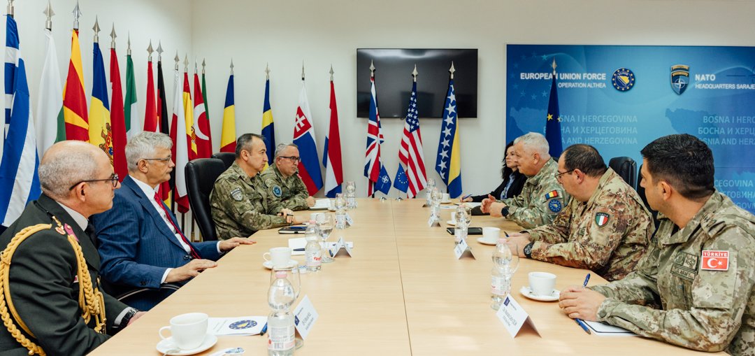 euforbih's tweet photo. Strengthening Regional Security Through Partnership
Today at Camp Butmir, COM EUFOR, MG Florin Barbu had the pleasure of welcoming MG Özkan Ulutaş, Commander of the @NATO_KFOR.
ℹ️https://t.co/qzjQgNe3SU
#StrongerTogether #EUFORBiH #TogetherForBiH #EUFOR #KFOR #NATO https://t.co/fxDNQxRyFB