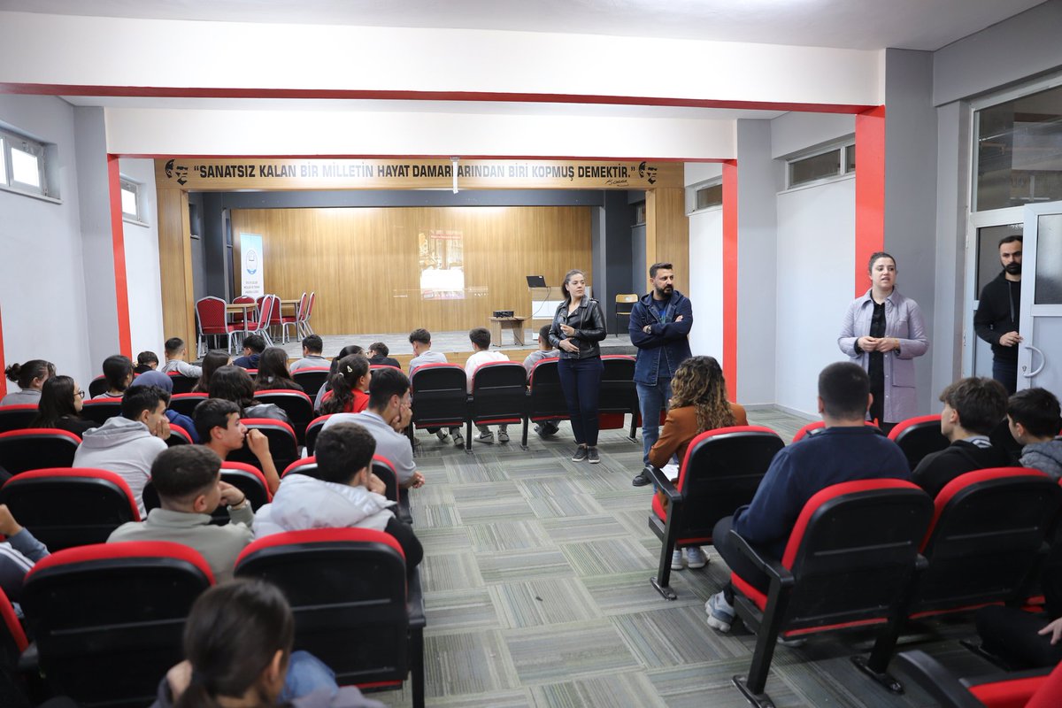 Mardin Büyükşehir Belediyesi Gençlik Merkezi olarak Evliya Çelebi Mesleki ve Teknik Anadolu Lisesini ziyaret edip yeni açılan kurslarımız ve eğitim faaliyetlerimiz hakkında öğrencilerimizi bilgilendirdik. 😊🎓👨‍🎓👩‍🎓🔠

<a href="/MbbGenclik/">MBB Gençlik Merkezi</a>