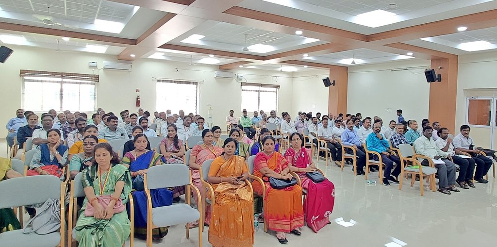 ಕರ್ನಾಟಕ ವಿಧಾನ ಪರಿಷತ್ತಿಗೆ ಈಶಾನ್ಯ  ಶಿಕ್ಷಕರ ಕ್ಷೇತ್ರದ ಚುನಾವಣೆಯ ಪ್ರಯುಕ್ತ ವಿವಿಧ ಶಿಕ್ಷಣ ಸಂಸ್ಥೆಗಳಿಗೆ ಭೇಟಿ ನೀಡಿ ಮತದಾರರ ಪಟ್ಟಿಯಲ್ಲಿ ಹೆಸರು ಸೇರ್ಪಡೆಗೆ  ಮತದಾರರ ನೋಂದಣಿ ಅಭಿಯಾನವನ್ನು ಕೈಗೊಳ್ಳಲಾಯಿತು. 
ಈ ಸಂದರ್ಭದಲ್ಲಿ ಆಯುಕ್ತರು <a href="/KalaburgiCorp/">Kalaburgi City Corporation</a>, DS ZP ಕಲಬುರಗಿ ಮತ್ತು ಇತರೆ ಅಧಿಕಾರಿಗಳು ಉಪಸ್ಥಿತರಿದ್ದರು.